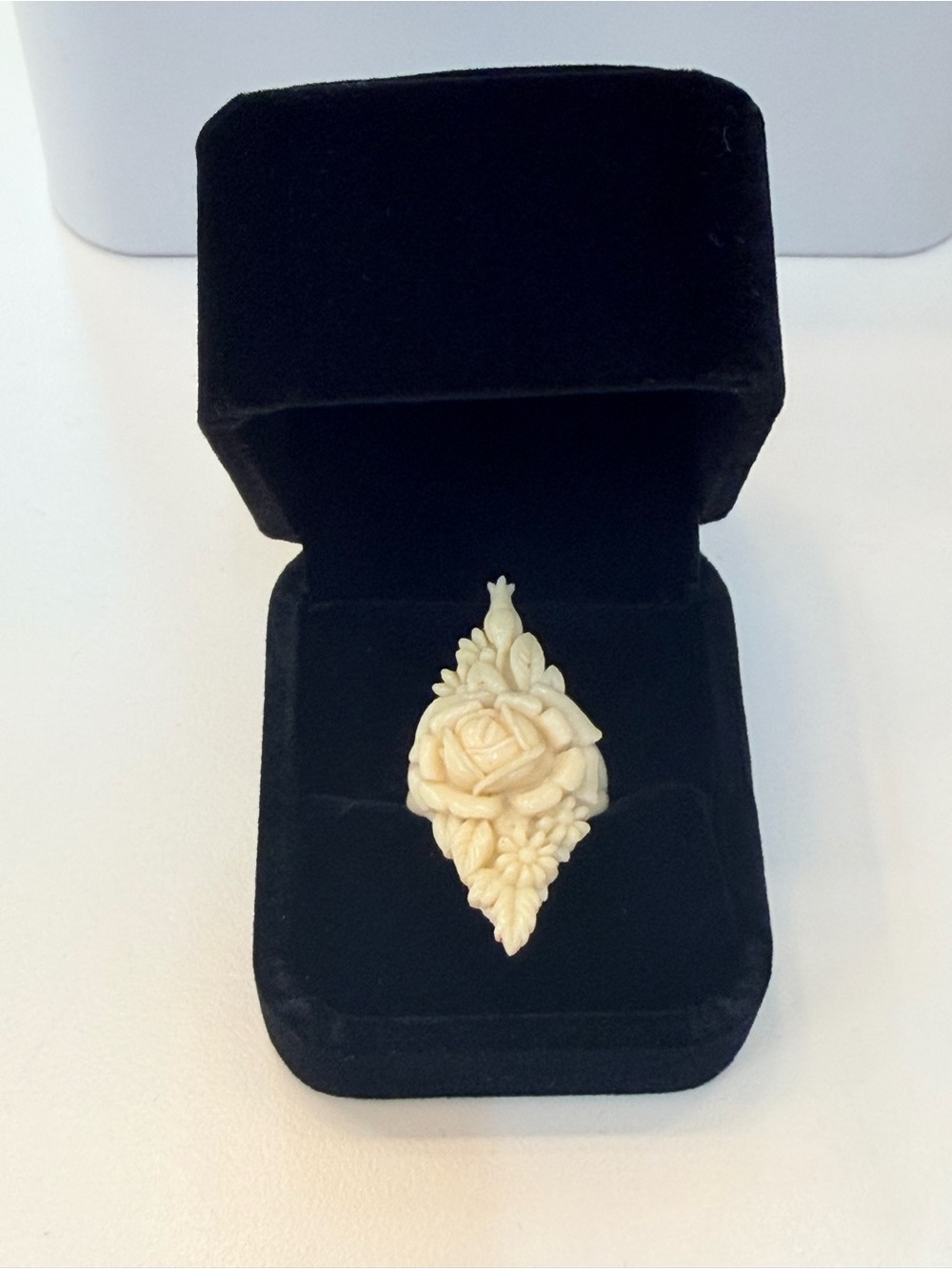 Ivory Tone Sculpted Floral Rose Statement Ring, Size 7.5